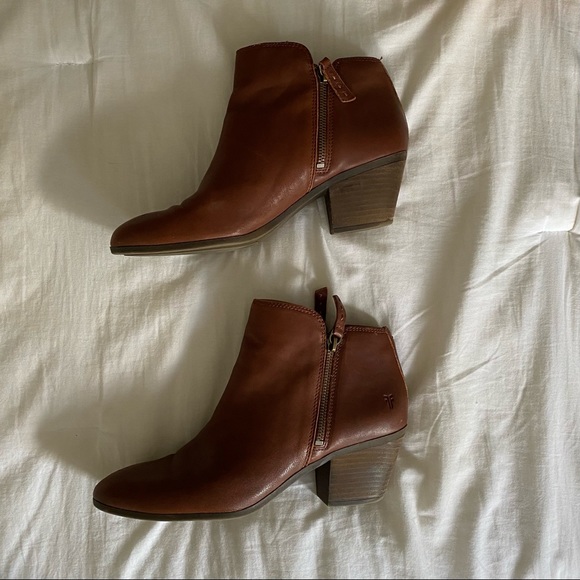 FRYE Ankle Boots Cognac Leather Judith Double Zipper Zip Leather Brown 9.5 M - Picture 5 of 10